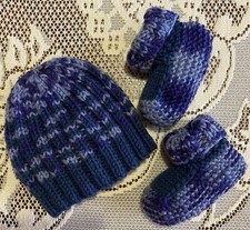 NEWBORN  BEANIE & BOOTIES SET. BLUES. HAND-KNITTED BY ME. MERINO WOOL - WARM