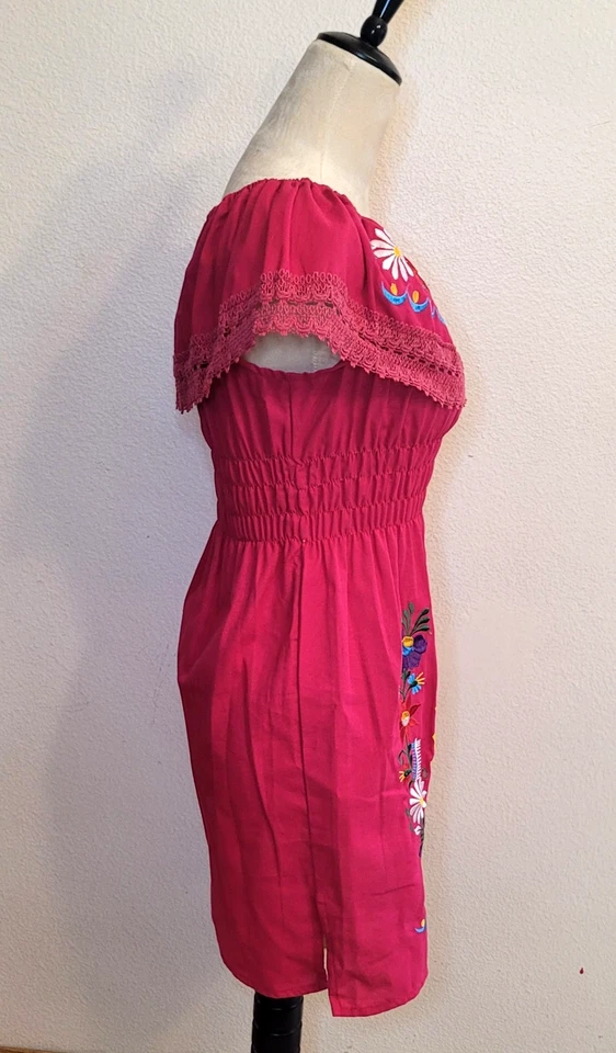 Vestido Virgen de Guadalupe Niña Mexicana Bordado/Nuestra Señora de Guadalupe Fucsia Foto 2 de 4