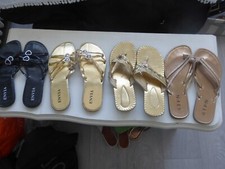 lot 4 paires de nus pieds et tongs neufs, et 1paire tbé, (les pointures sont ind