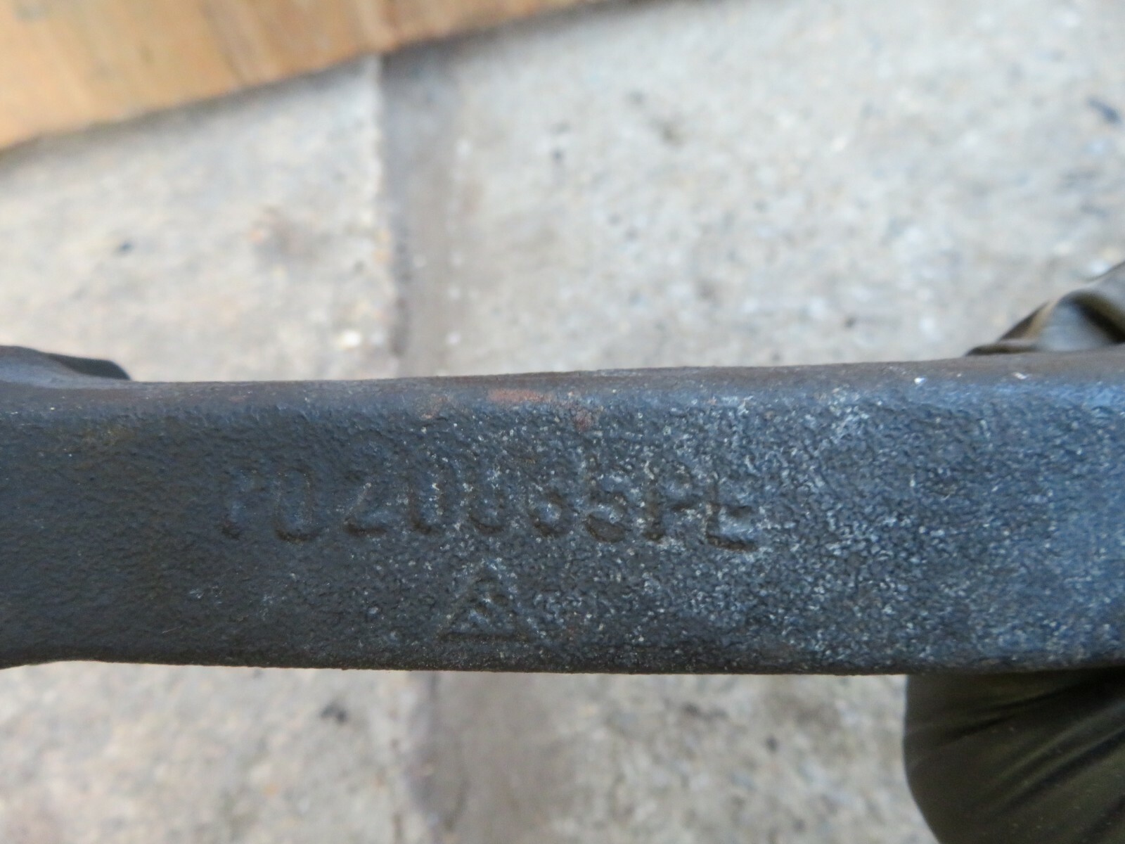 1999-2004 BENTLEY ARNAGE SEDAN RWD FRONT LEFT DRIVER SIDE SPINDLE KNUCKLE OEM