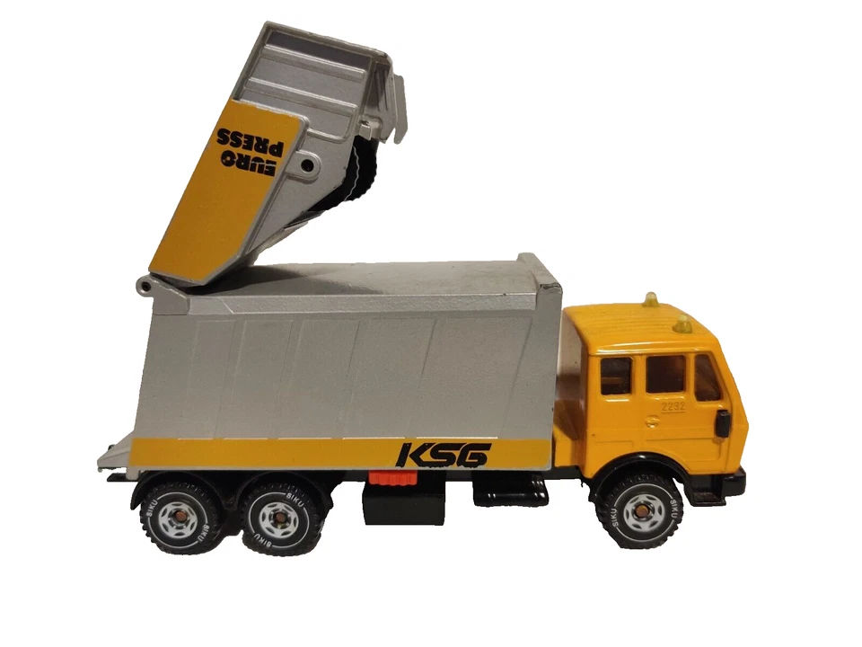 SIKU 1/55th Mercedes “KSG” EuroPress Refuse (Garbage/Waste) Truck (German) Minty - Image 3 of 4