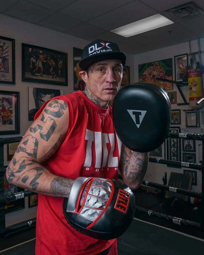 TITLE Boxing Valiant Focus Mitts - Foto 2 di 3