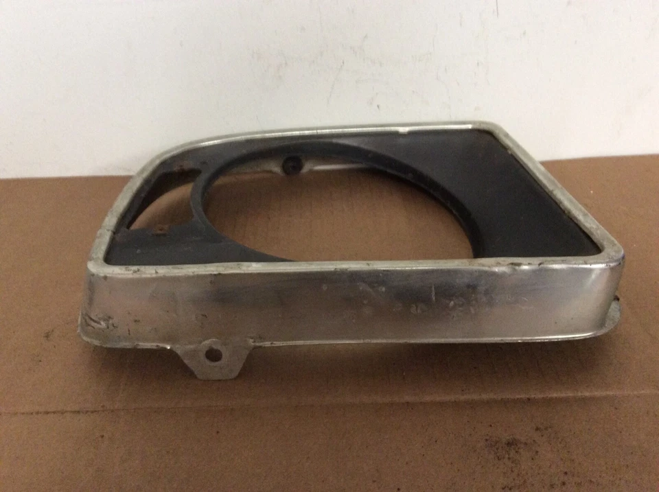 1971 - 1976 VOLVO 145 S HEADLIGHT BEZEL RIGHT PASSENGERS SIDE OEM USED - Image 2 of 4