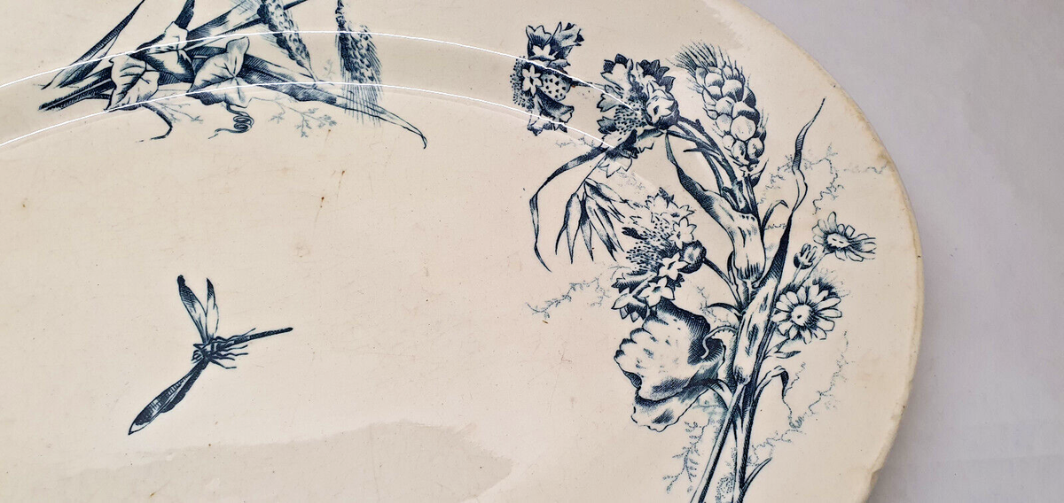 Grand Plat Ovale Ancien – Décor Bleuté Libellule Et Blé – Terre De Fer – Céramique