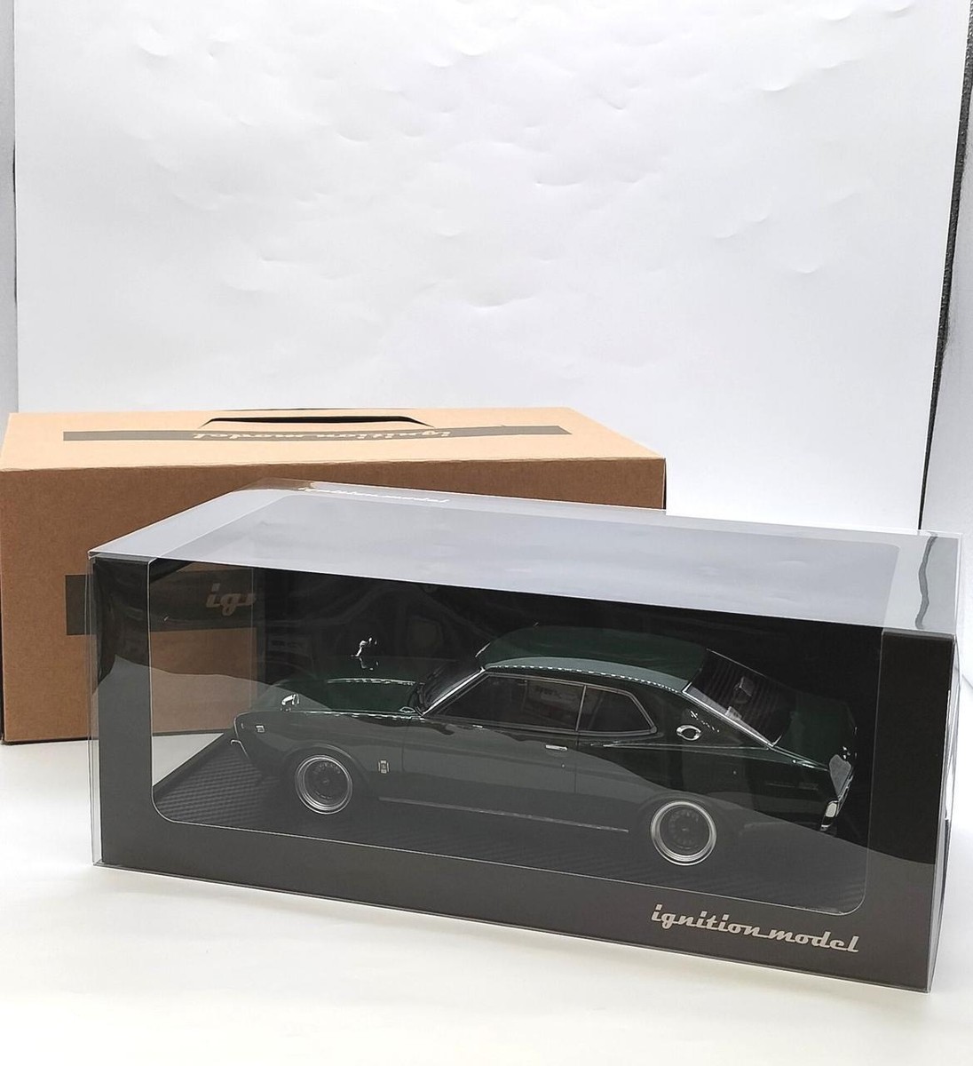 Ignition Model 1/18 Nissan Laurel 2000SGX (C130) Green Model Ignition Model 1/18 Nissan Laurel 2000SGX (C130) Green Model