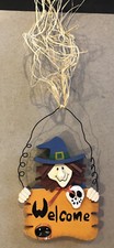 HALLOWEEN WELCOME SIGN WITH WITCH