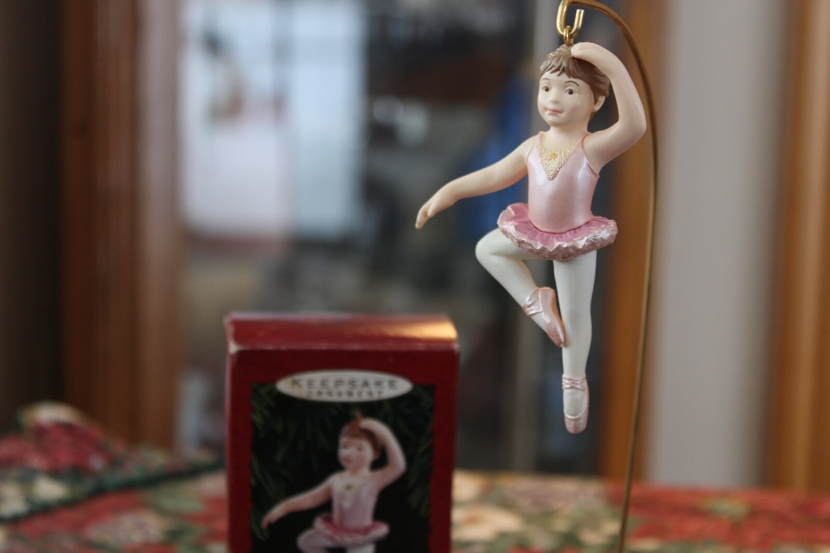 置物    Patricia  1993 Hallmark Keepsake 1993 Vintage On Her Toes Patricia Hanging