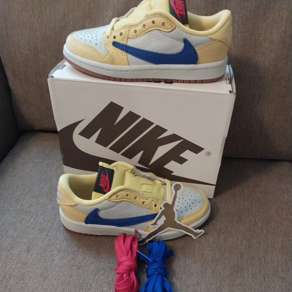 travis scott jordan 1 low Canary  Size 11c