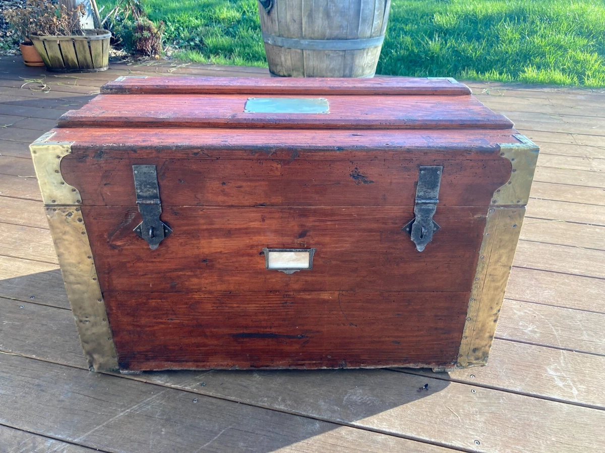 Ancienne malle de voyage en bois