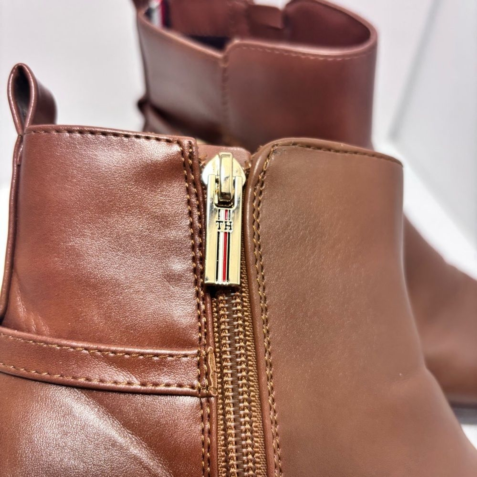 Tommy Hilfiger Womens Imiera Faux Leather Ankle Booties Brown Size 7.5 thumbnail 11