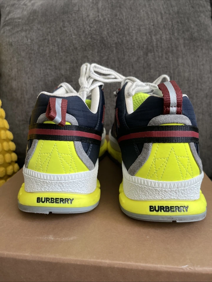 Burberry London-Zapatilla Original $750 Usada US 7 EU 40 UK 6 Azul y Borgoña Foto 4 de 4