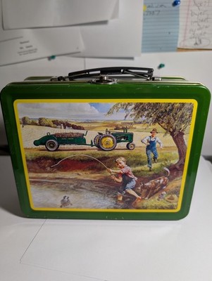 JOHN DEERE #22002 ''Turtle Trouble'' Kids Old Style Metal Lunch Box 7.5'' x 6'' x 3''