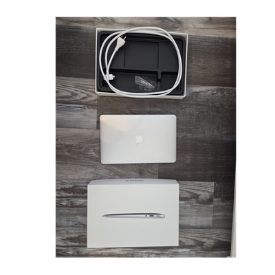 Apple MacBook Air 11-inch A1465 2015 Intel i5 4GB 128GB SSD Silver Laptop