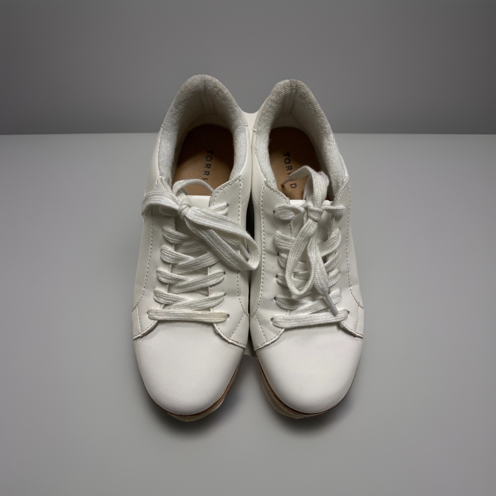 SAOLA Sneakers stringate donna Torrid bianche in ecopelle e suola oro taglia 8W