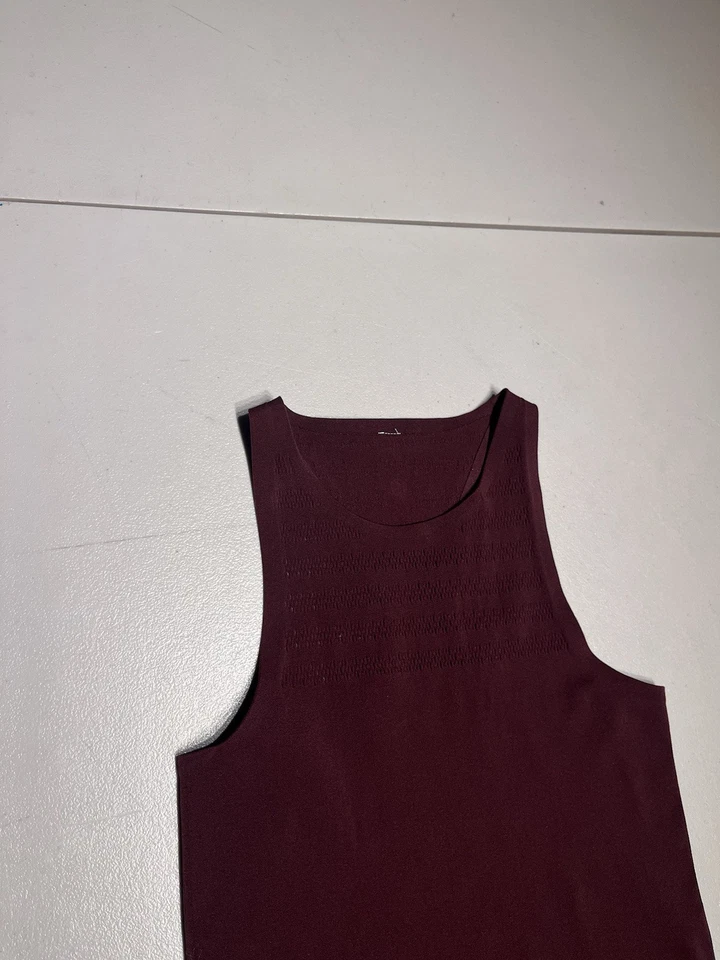 Camiseta sin mangas Lululemon para mujer 4 Reveal color rojo adobe oscuro malla ventilada gimnasio yoga Foto 2 de 4