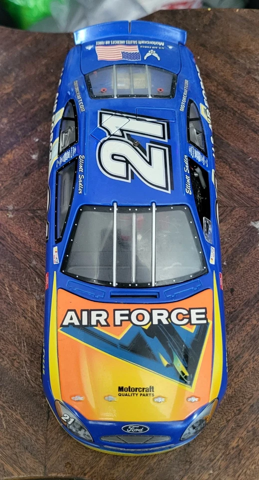 Ford Taurus 2002 equipo fuerza aérea de Estados Unidos elliott silla de montar escala 1:24 Foto 2 de 4