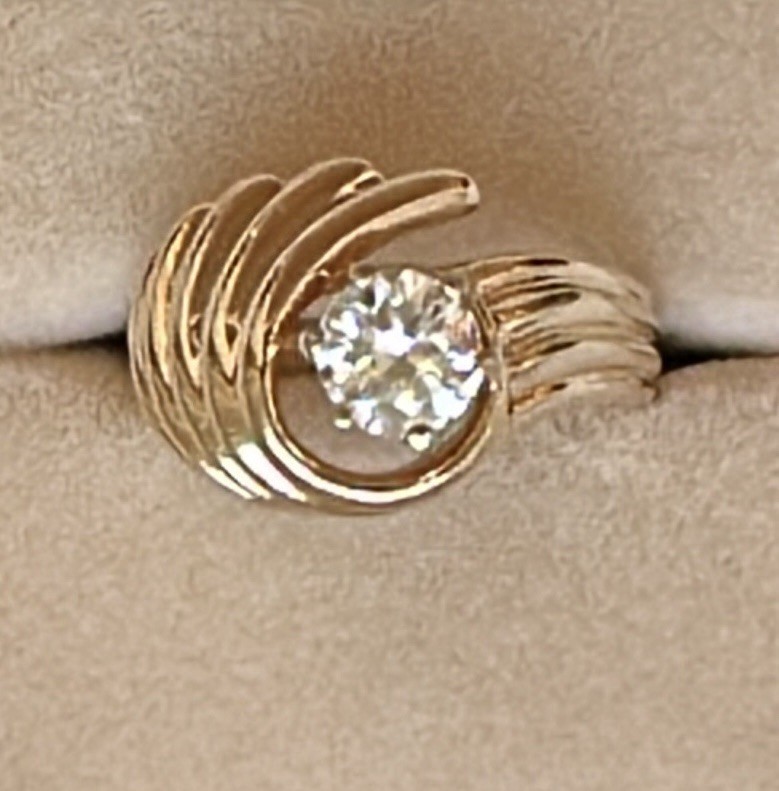 Vintage Park Lane Size 7.5 Gold Tone Swirl CZ Large Cocktail Statement Ring