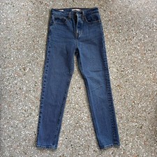 Levi  s Premium Wedgie Straight Jeans Size 24