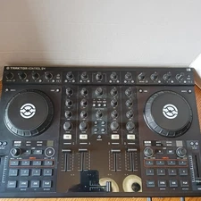 Native Instruments Traktor Kontrol S4 MK1 DJ Controller - FOR PARTS/NOT WORKING