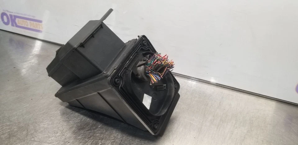 2000 BMW Z3 M ROADSTER E36/7 3.2L ENGINE FUSE BOX - Image 3 of 4