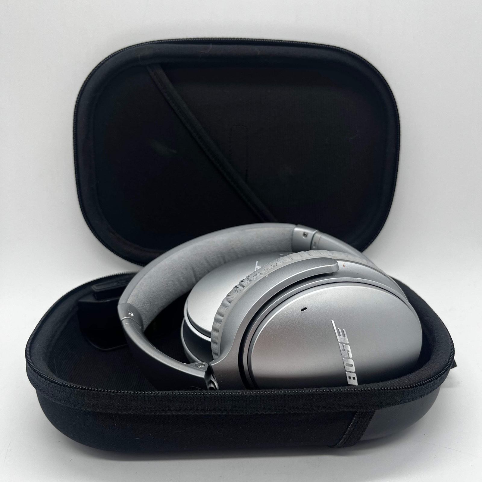 Bose QuietComfort 35 I QC35 Over-Ear Noise Cancelling Headphones Silver-image