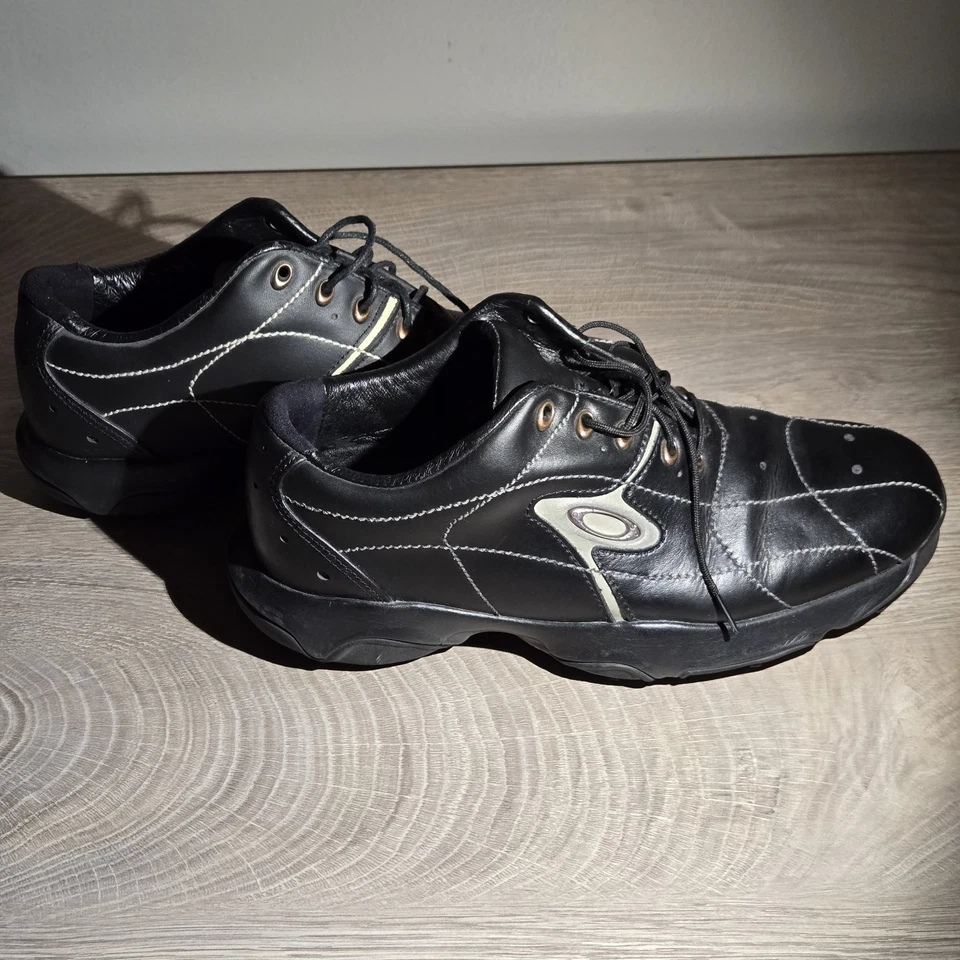 Tênis de golfe Oakley masculino cor laço 2001 couro vintage tamanho 8.5 preto - Imagem 2 de 4