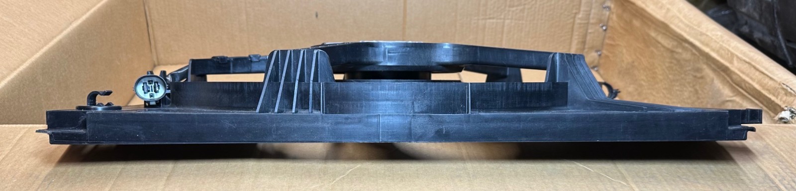 2014-2017 MASERATI GHIBLI QUATTROPORTE RADIATOR FAN SHROUD COOLING 16478747 OEM