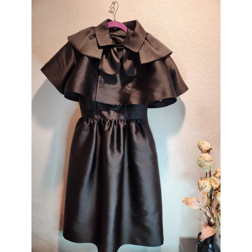 DSquared2 "Vestito Piccolo Nero" con Schiena Aperta e Mantello Set made in Italy