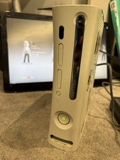 Microsoft Xbox 360 White Bundle Console - Powers On & Displays (Cd disc faulty)