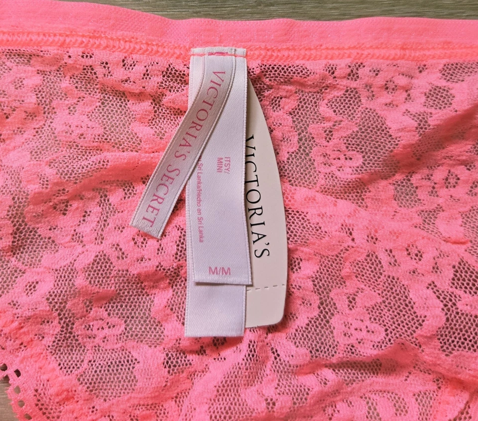 Nuevo con etiquetas Mini Panty Itsy Vintage Victoria's Secret Coral Signature Cintura Encaje Transparente M Foto 3 de 3