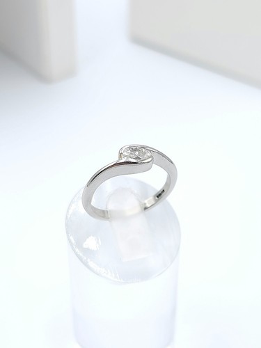 Platinum 0.40ct VS2 Natural Oval Diamond Crossover Solitaire Ladies Ring Size N - Picture 11 of 11