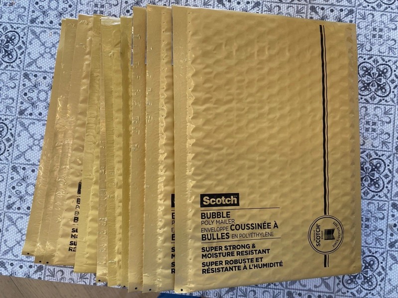 12 BRAND NEW SCOTCH KRAFT BUBBLE MAILERS 6 X 9 .25 ,3M ENVELOPES