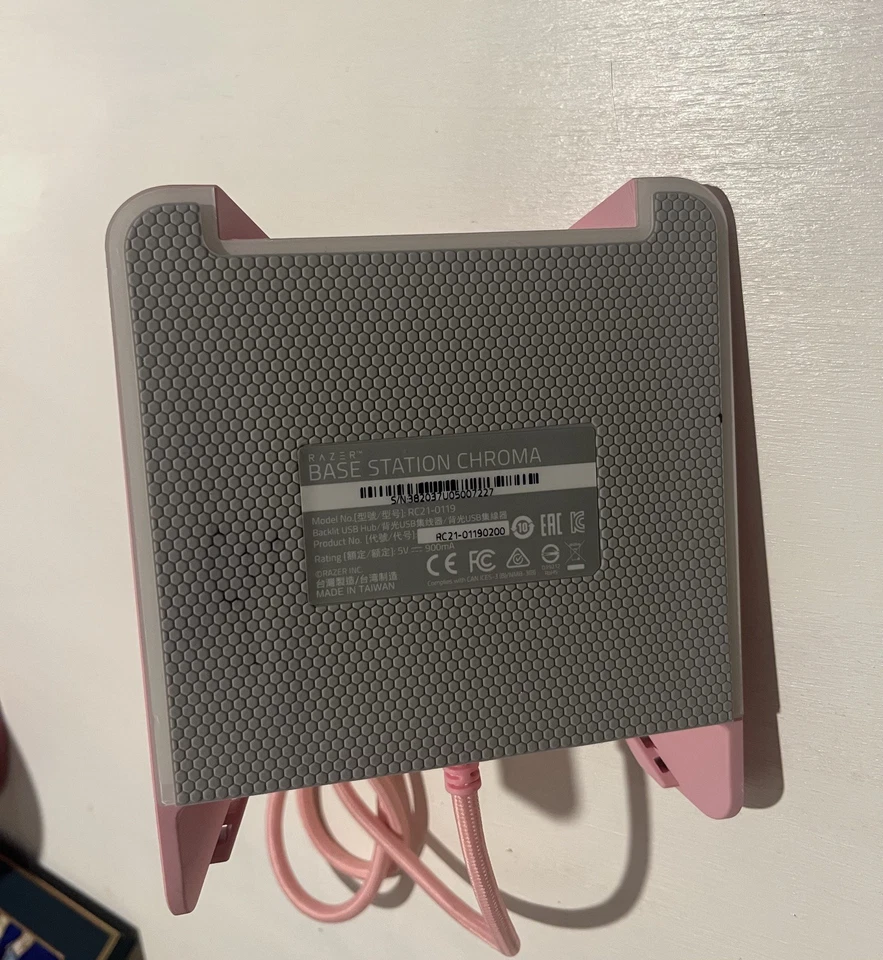 雷蛇 RC21-0119 V1 第 1 代 USB 3.0 基站 Chroma 仅粉色底座 — 第 2/3 张图片