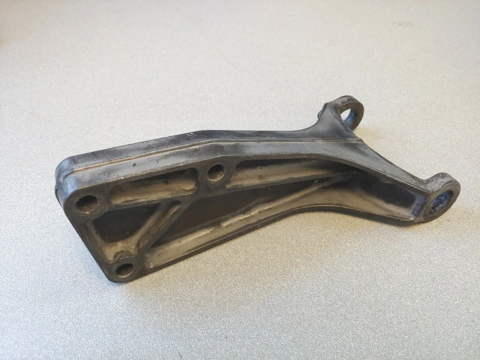 EXCELLENT USED PORSCHE 911 AIR SMOG PUMP MOUNTING BRACKET MAGNESIUM 1974-77 - Image 2 of 4