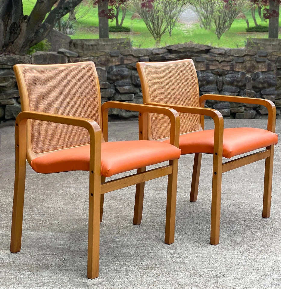 二十世纪中叶波西米亚弯木甘蔗背雕刻橙色俱乐部椅-一对 — 第 3/4 张图片