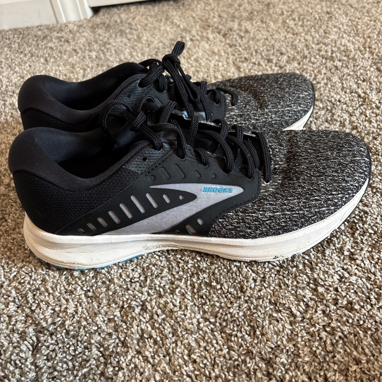 Brooks Range 2 Womens Size 9.5 B US Black/White/Blue Running Shoes thumbnail 3