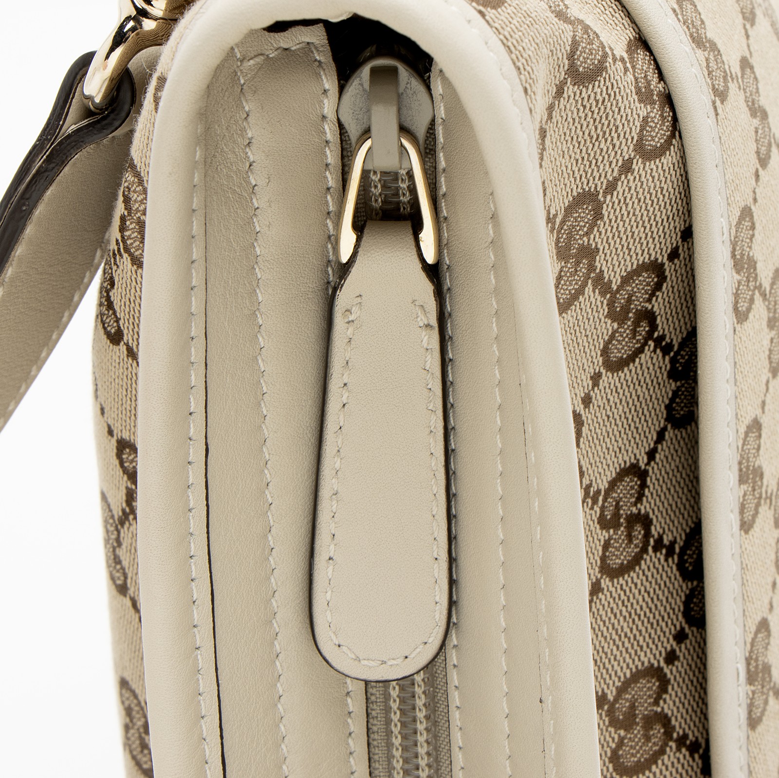 Gucci GG Canvas Classic Flat Medium Messenger - image 10