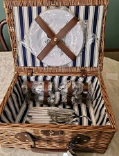 New Martha Stewart Wicker Picnic Basket Set w/Plates/Cups/Utensils/Napkins for 4