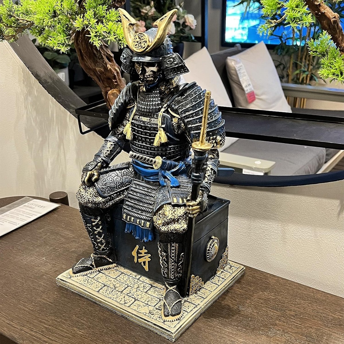 木彫り　武将　武士　武者　侍　置物　特大　希少　オイルステイン　彫刻　骨董 Amazon.co.jp: 木彫り 武将 武士 武者 侍 置物 特大 オイル