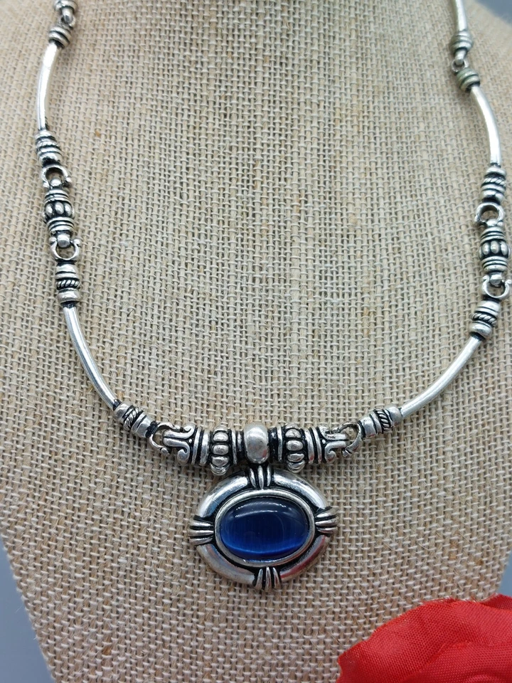 Collar Firmado Avon NR Azul Real Ojo de Gato Colgante Bali Tono Plata 16" Foto 2 de 4