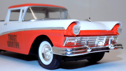 Liberty Classics / Spec Cast 1957 Ford Ranchero Coin Bank Trust Worthy Store NOS