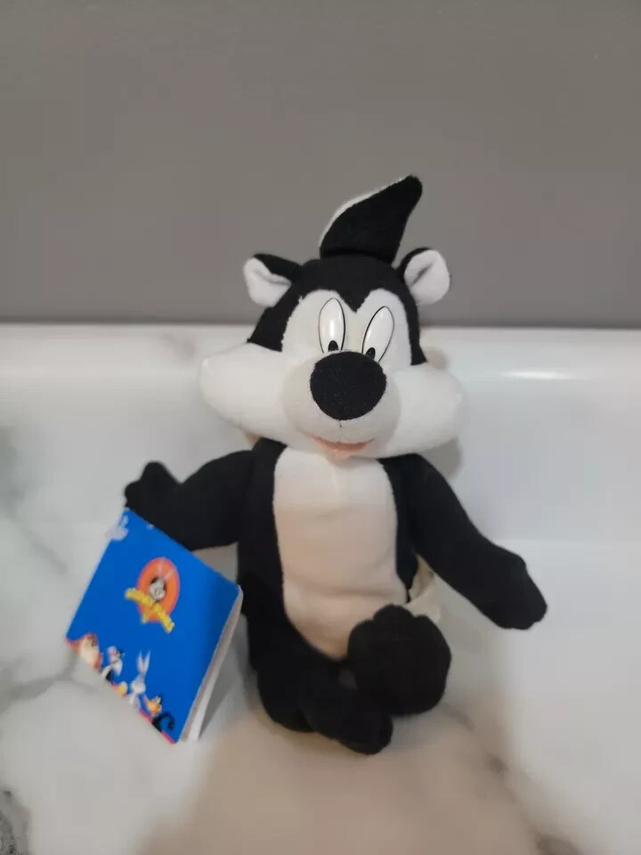 1998 VTG Looney Tunes Pepé Le Pew 6” Plush Play By Play 1998 VTG Looney Tunes Pepé Le Pew 6” Plush Play By Play