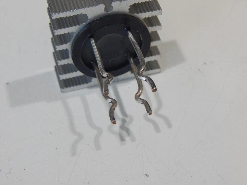 MITSUBISHI M4B41 300V 4A PUENTE ONDA COMPLETA RECTIFICADOR CON DISIPADOR DE CALOR Foto 2 de 2