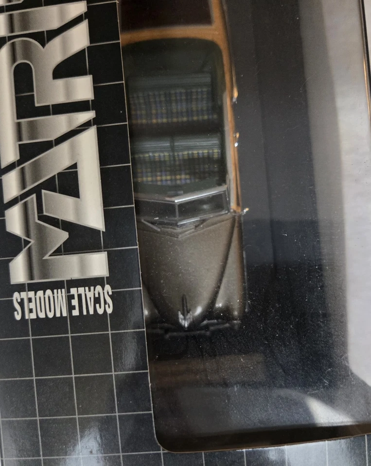 MATRIX SCALE MODELS 1/43 - CHRYSLER TOWN & COUNTRY CONVERTIBLE 19 - Image 4 of 4