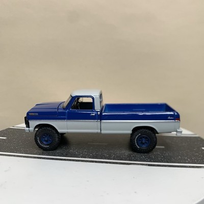 M2 Machines 1972 Ford F-250 Explorer Pickup Truck Blue/White Two-Tone 1:64 NM