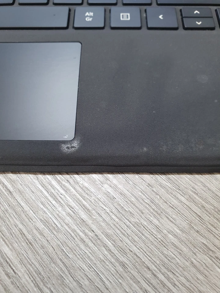 Microsoft Surface Pro (5th Gen) 12.3" M3-7Y30 4GB RAM 128GB NVMe Grade B EI0212 - Image 3 of 4