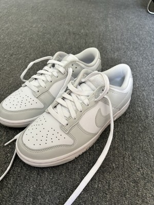 white and grey nike dunks