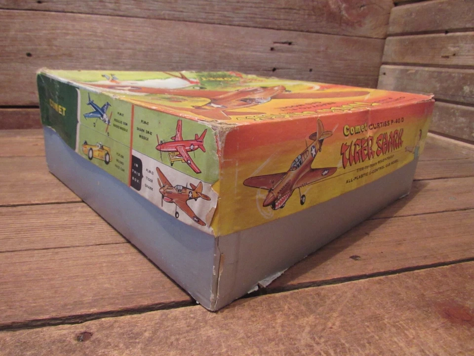 Vintage COMET CURTISS P-40 D TIGER SHARK GAS ENGINE MODEL AIRPLANE W/BOX - PARTS - Image 4 of 4