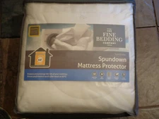 THE FINE BEDDING CO SYNTHETIC SPUNDOWN SUPER CAL KING MATTRESS PROTECTOR   NEW
