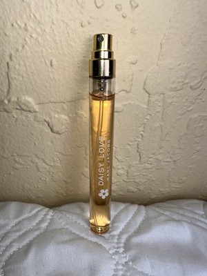 Marc Jacobs DAISY LOVE Eau De Toilette Travel Spray 0.33 fl oz 10 mL